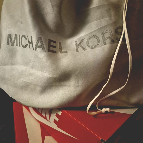 Michael Kors Cindy Large Dome Sachel/ Crossbody Turquoise Women's Bag - Picture 2 of 13